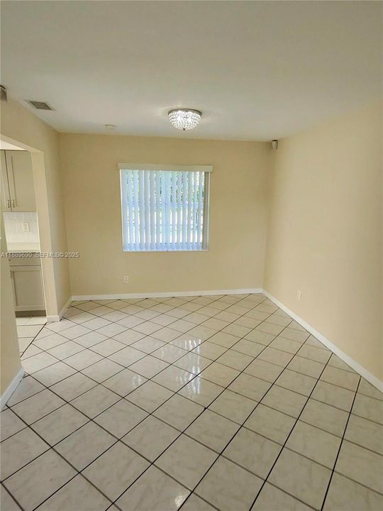 Под контрактом: $2,900 (4 спален, 2 ванн, 1342 Квадратных фут)