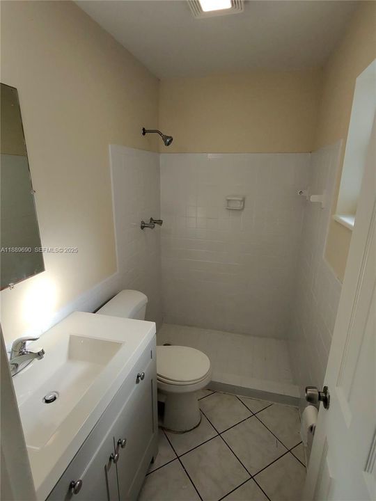 Под контрактом: $2,900 (4 спален, 2 ванн, 1342 Квадратных фут)