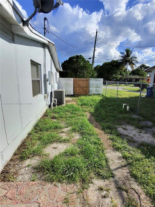 Под контрактом: $2,900 (4 спален, 2 ванн, 1342 Квадратных фут)