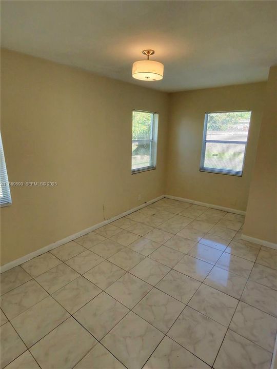 Под контрактом: $2,900 (4 спален, 2 ванн, 1342 Квадратных фут)