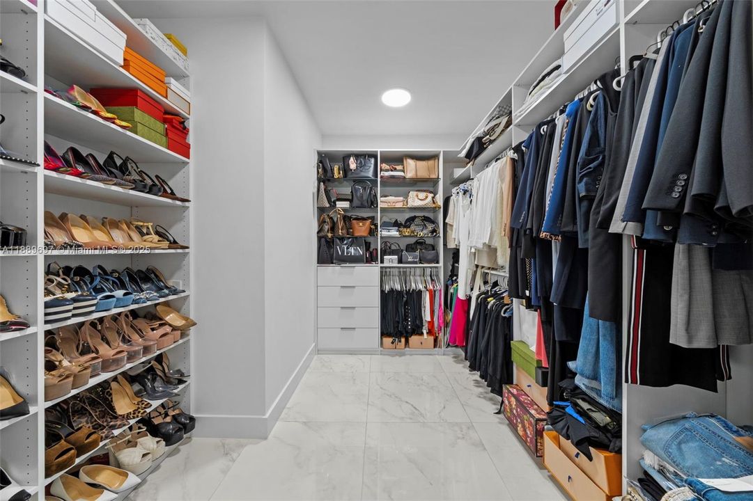 合同活跃: $8,500 (4 贝兹, 4 浴室, 3030 平方英尺)