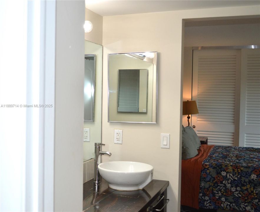 Active With Contract: $278,000 (2 beds, 2 baths, 1252 Square Feet)