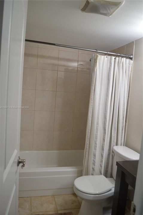 Active With Contract: $278,000 (2 beds, 2 baths, 1252 Square Feet)