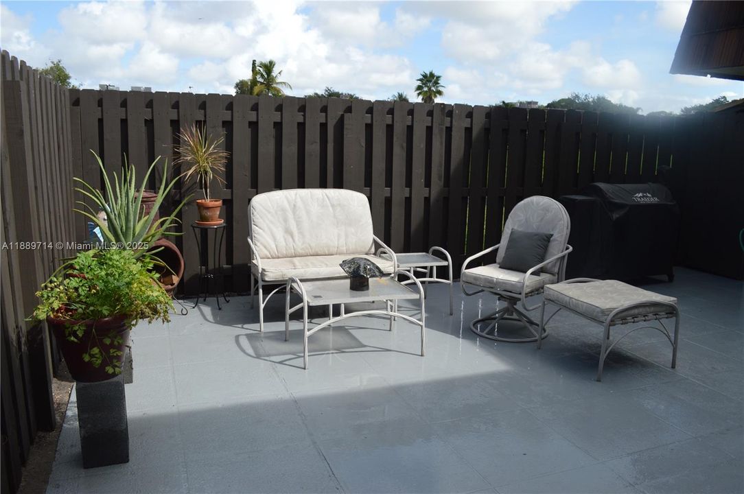 Active With Contract: $278,000 (2 beds, 2 baths, 1252 Square Feet)