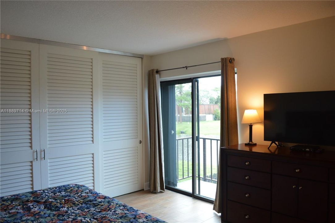 Active With Contract: $278,000 (2 beds, 2 baths, 1252 Square Feet)