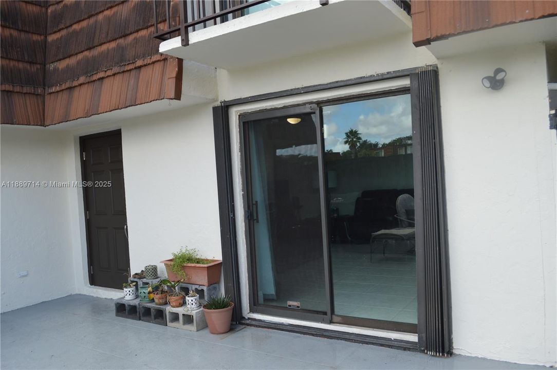 Active With Contract: $278,000 (2 beds, 2 baths, 1252 Square Feet)