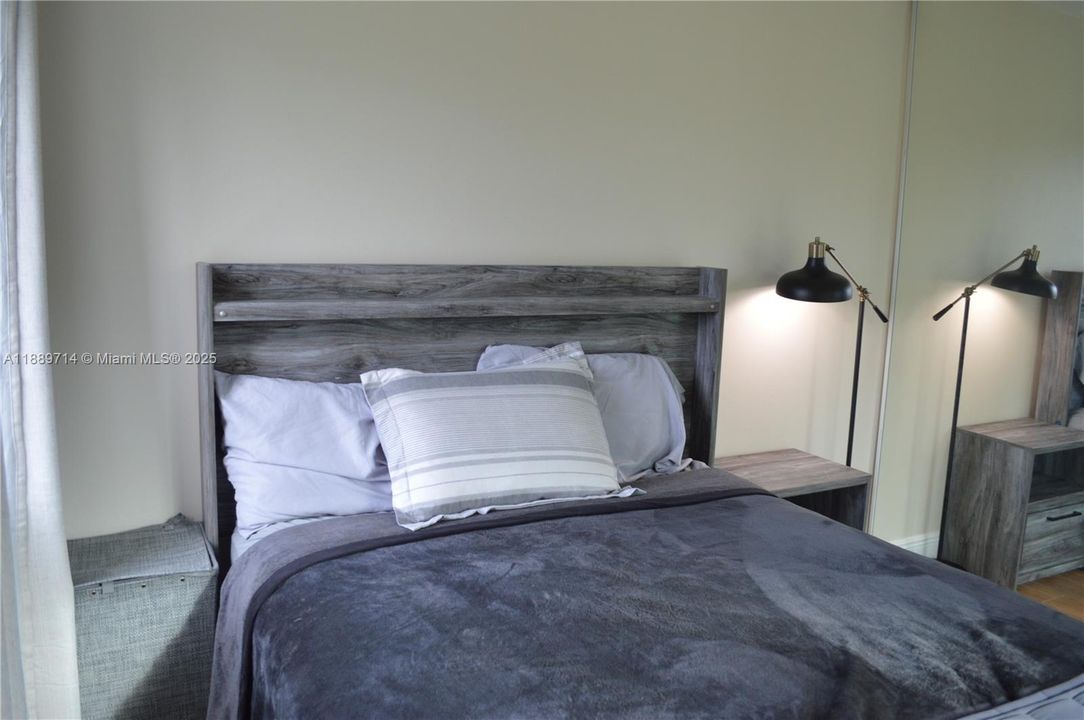 Active With Contract: $278,000 (2 beds, 2 baths, 1252 Square Feet)