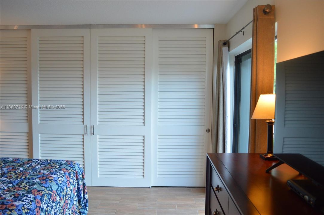 Active With Contract: $278,000 (2 beds, 2 baths, 1252 Square Feet)