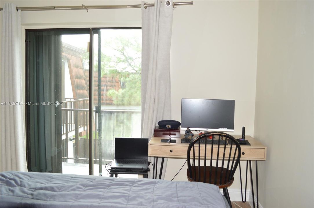 Active With Contract: $278,000 (2 beds, 2 baths, 1252 Square Feet)