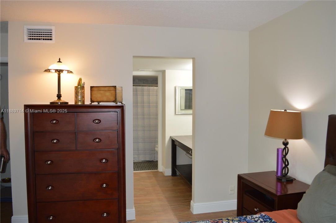 Active With Contract: $278,000 (2 beds, 2 baths, 1252 Square Feet)