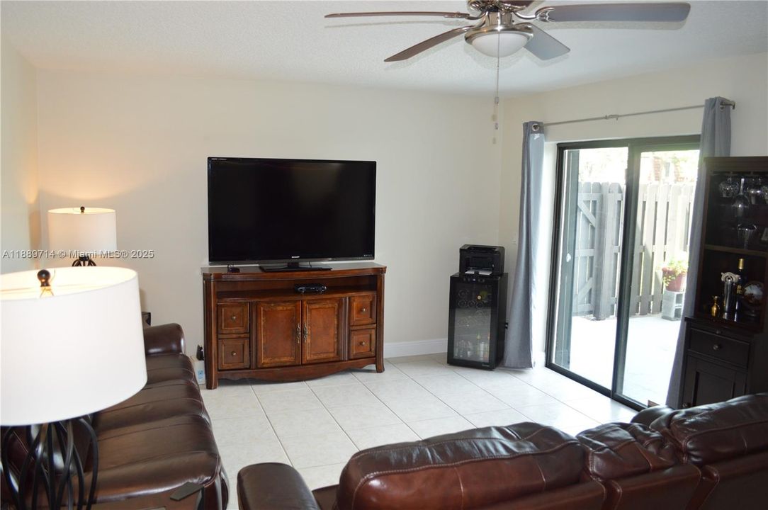 Active With Contract: $278,000 (2 beds, 2 baths, 1252 Square Feet)