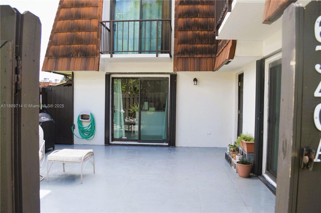 Active With Contract: $278,000 (2 beds, 2 baths, 1252 Square Feet)