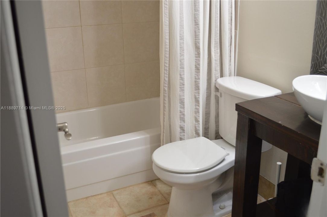 Active With Contract: $278,000 (2 beds, 2 baths, 1252 Square Feet)