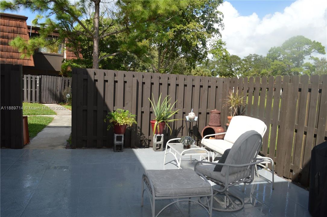 Active With Contract: $278,000 (2 beds, 2 baths, 1252 Square Feet)