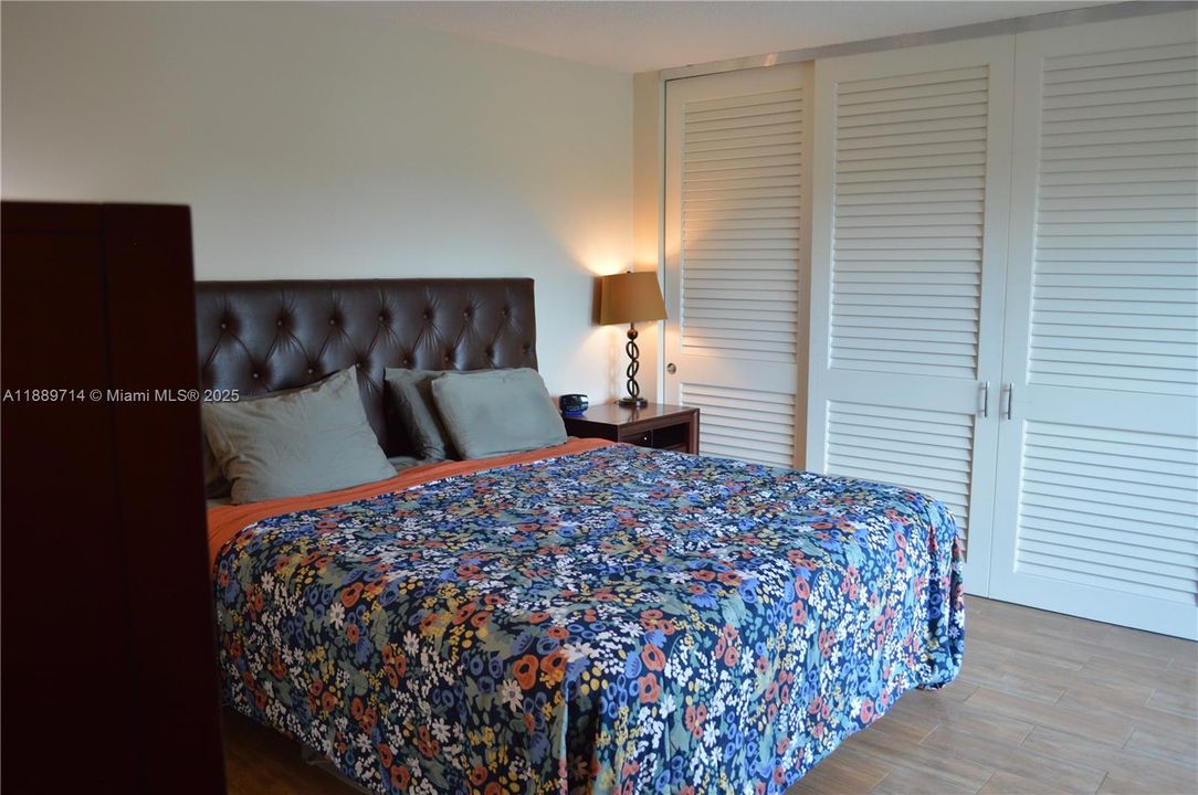 Active With Contract: $278,000 (2 beds, 2 baths, 1252 Square Feet)