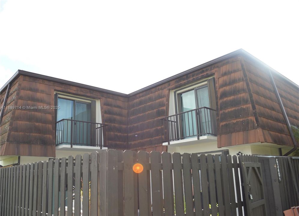 Active With Contract: $278,000 (2 beds, 2 baths, 1252 Square Feet)