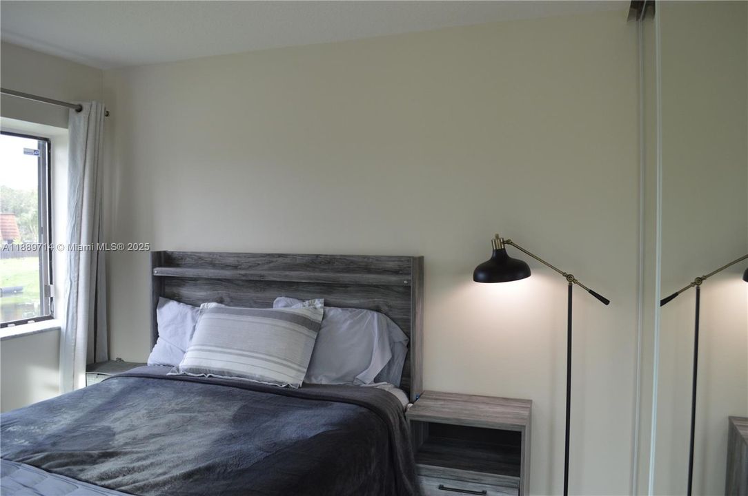 Active With Contract: $278,000 (2 beds, 2 baths, 1252 Square Feet)