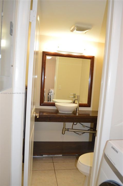 Active With Contract: $278,000 (2 beds, 2 baths, 1252 Square Feet)