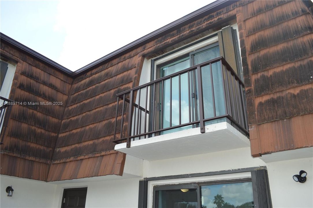 Active With Contract: $278,000 (2 beds, 2 baths, 1252 Square Feet)