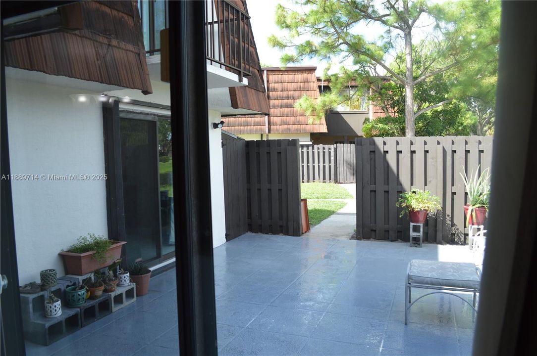 Active With Contract: $278,000 (2 beds, 2 baths, 1252 Square Feet)