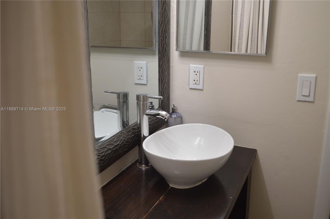 Active With Contract: $278,000 (2 beds, 2 baths, 1252 Square Feet)