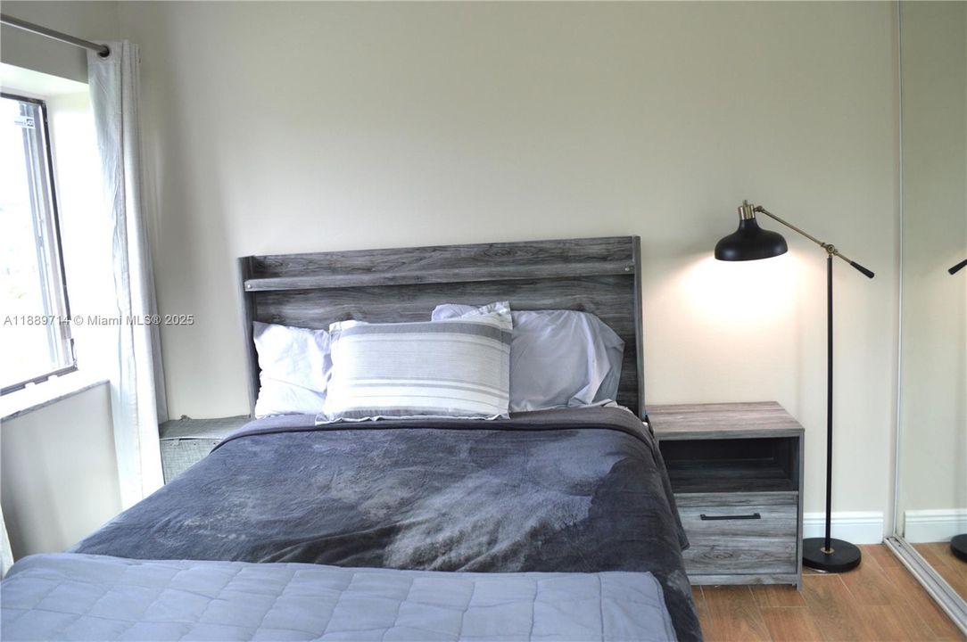 Active With Contract: $278,000 (2 beds, 2 baths, 1252 Square Feet)