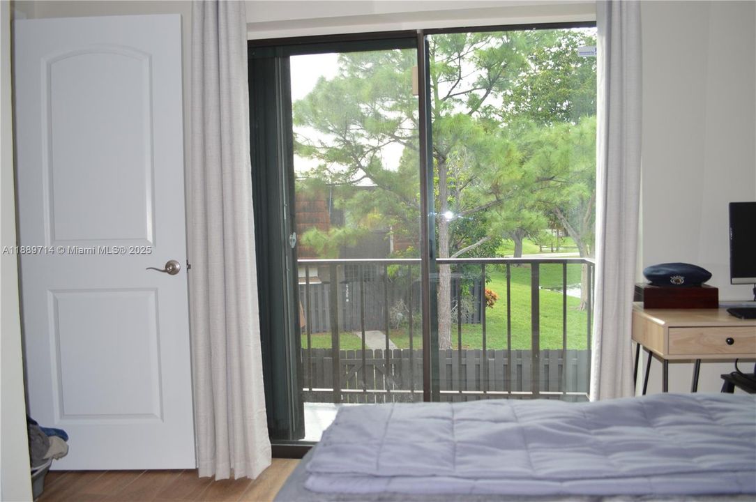 Active With Contract: $278,000 (2 beds, 2 baths, 1252 Square Feet)