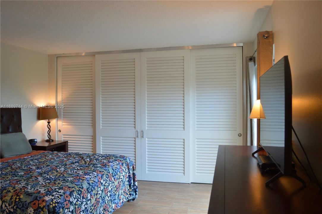 Active With Contract: $278,000 (2 beds, 2 baths, 1252 Square Feet)