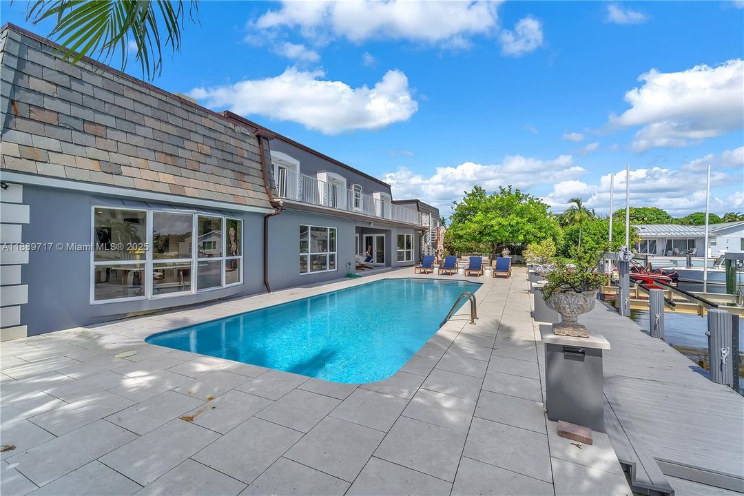 待售: $4,500,000 (7 贝兹, 6 浴室, 6575 平方英尺)