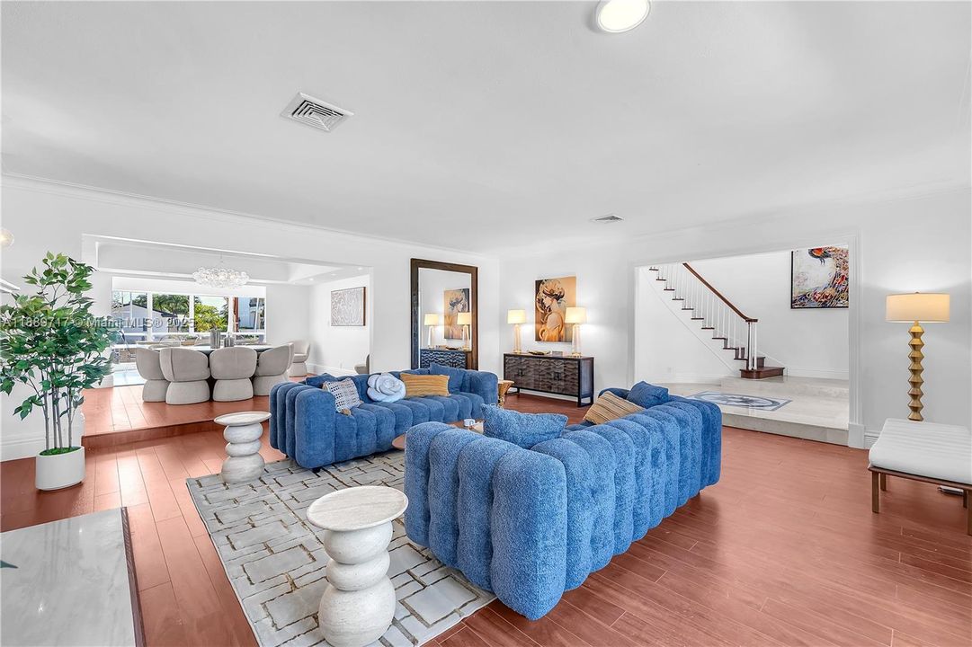 待售: $4,500,000 (7 贝兹, 6 浴室, 6575 平方英尺)