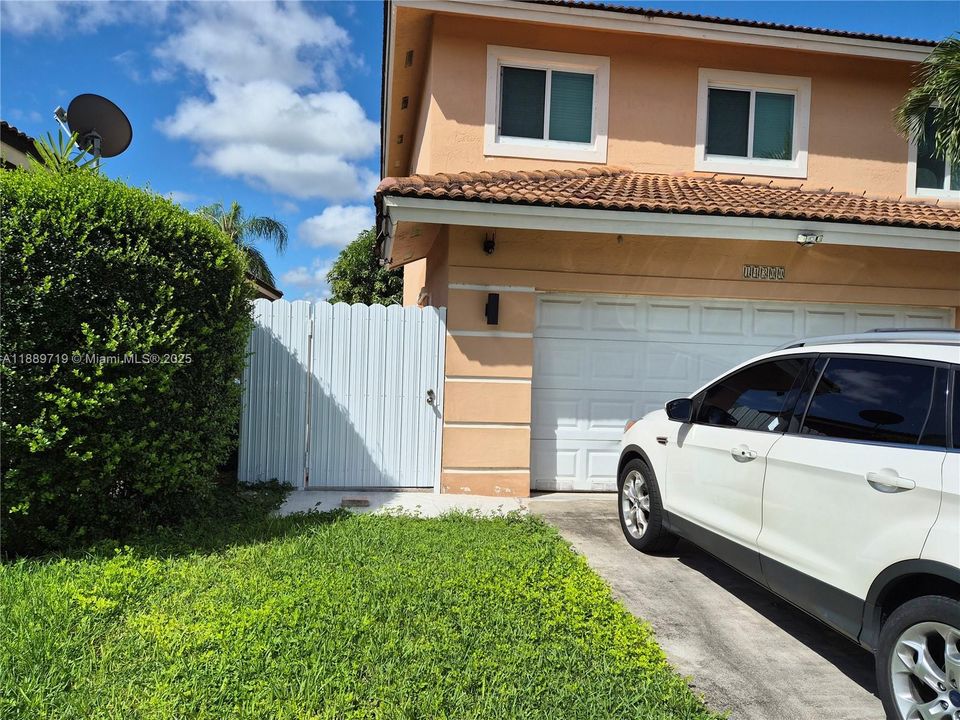 最近租的: $1,400 (1 贝兹, 1 浴室, 2310 平方英尺)