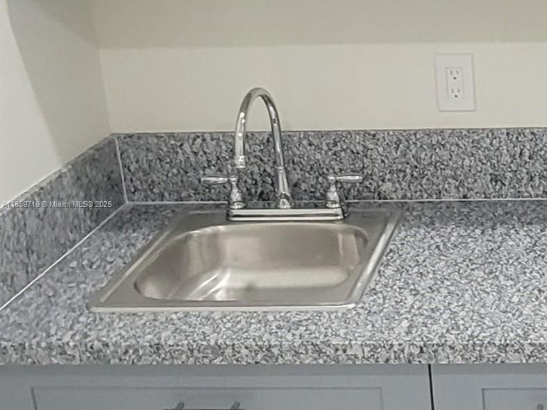 最近租的: $1,400 (1 贝兹, 1 浴室, 2310 平方英尺)