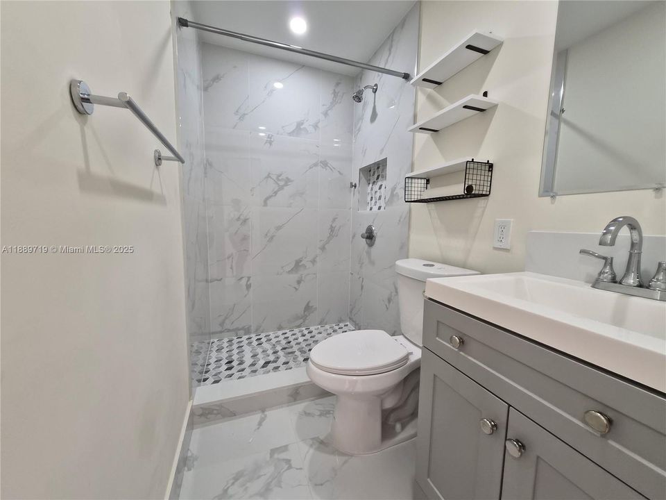 最近租的: $1,400 (1 贝兹, 1 浴室, 2310 平方英尺)