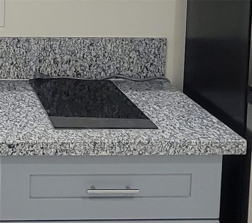 最近租的: $1,400 (1 贝兹, 1 浴室, 2310 平方英尺)