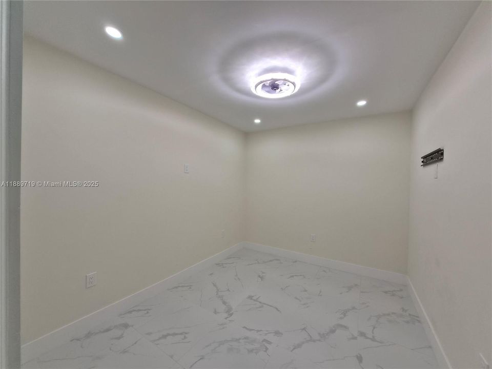 最近租的: $1,400 (1 贝兹, 1 浴室, 2310 平方英尺)