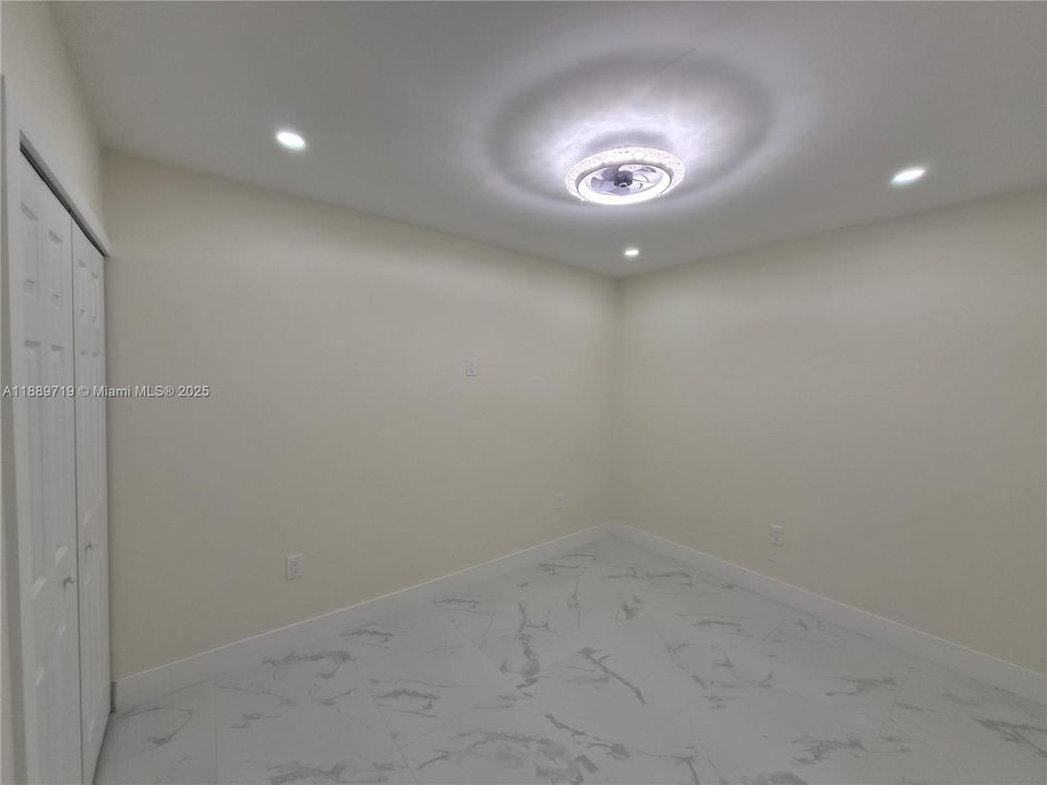 最近租的: $1,400 (1 贝兹, 1 浴室, 2310 平方英尺)