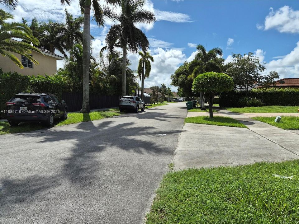 最近租的: $1,400 (1 贝兹, 1 浴室, 2310 平方英尺)