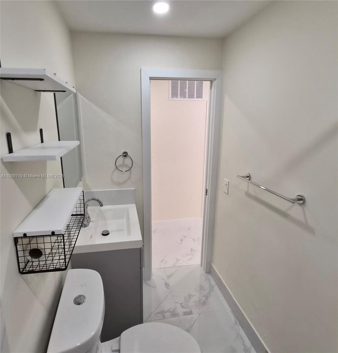 最近租的: $1,400 (1 贝兹, 1 浴室, 2310 平方英尺)