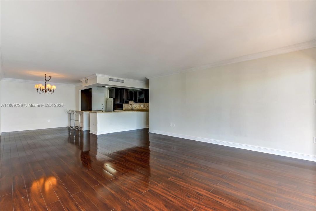 最近租的: $4,200 (2 贝兹, 2 浴室, 1325 平方英尺)