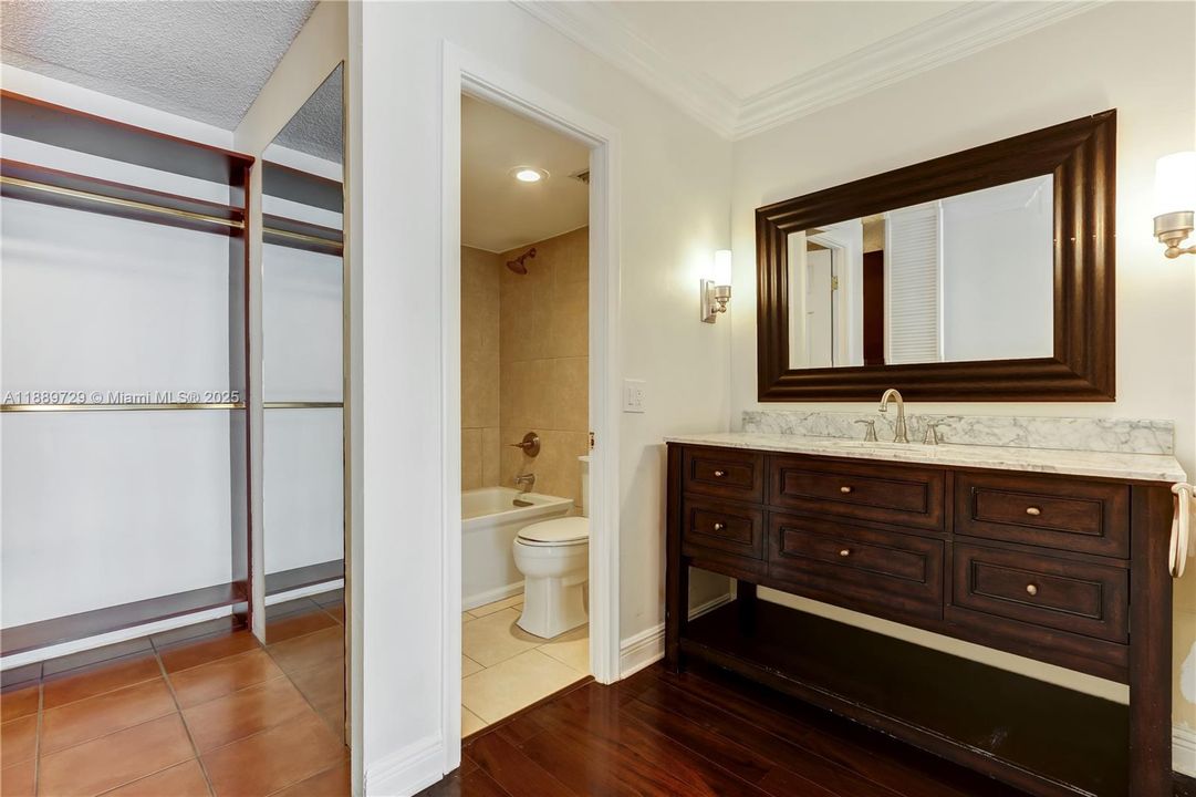 最近租的: $4,200 (2 贝兹, 2 浴室, 1325 平方英尺)