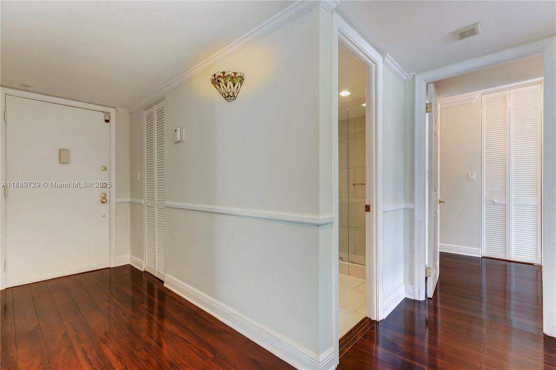 最近租的: $4,200 (2 贝兹, 2 浴室, 1325 平方英尺)