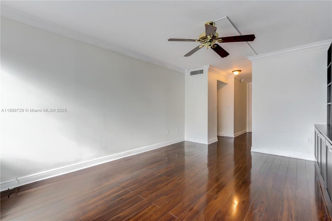 最近租的: $4,200 (2 贝兹, 2 浴室, 1325 平方英尺)