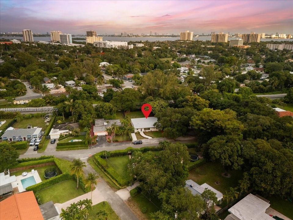 For Sale: $1,285,000 (5 beds, 3 baths, 2579 Square Feet)