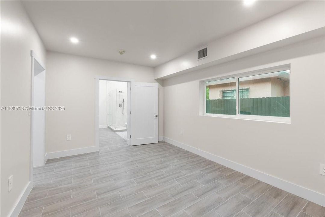 For Sale: $1,285,000 (5 beds, 3 baths, 2579 Square Feet)