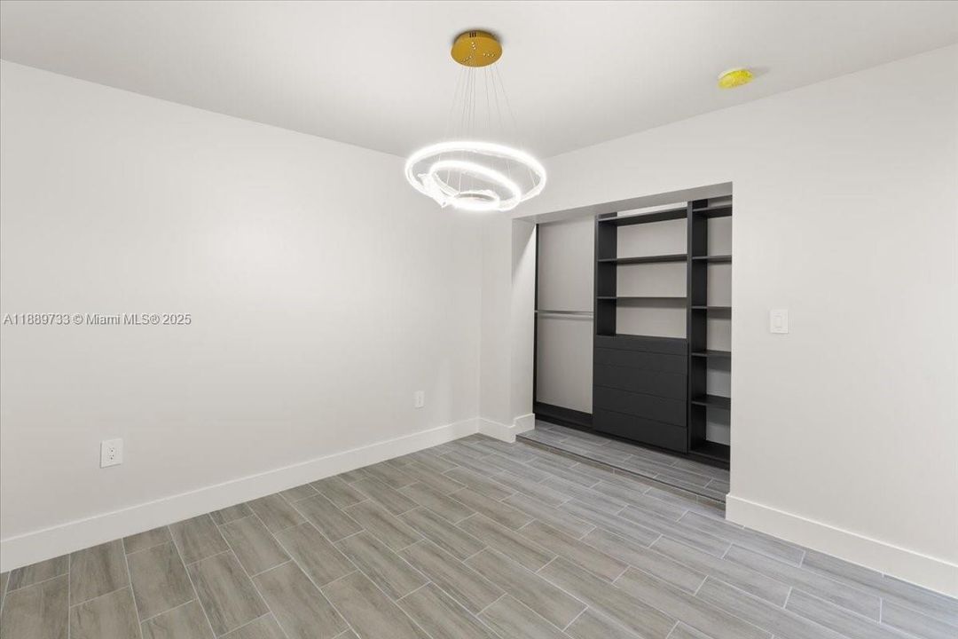 For Sale: $1,285,000 (5 beds, 3 baths, 2579 Square Feet)