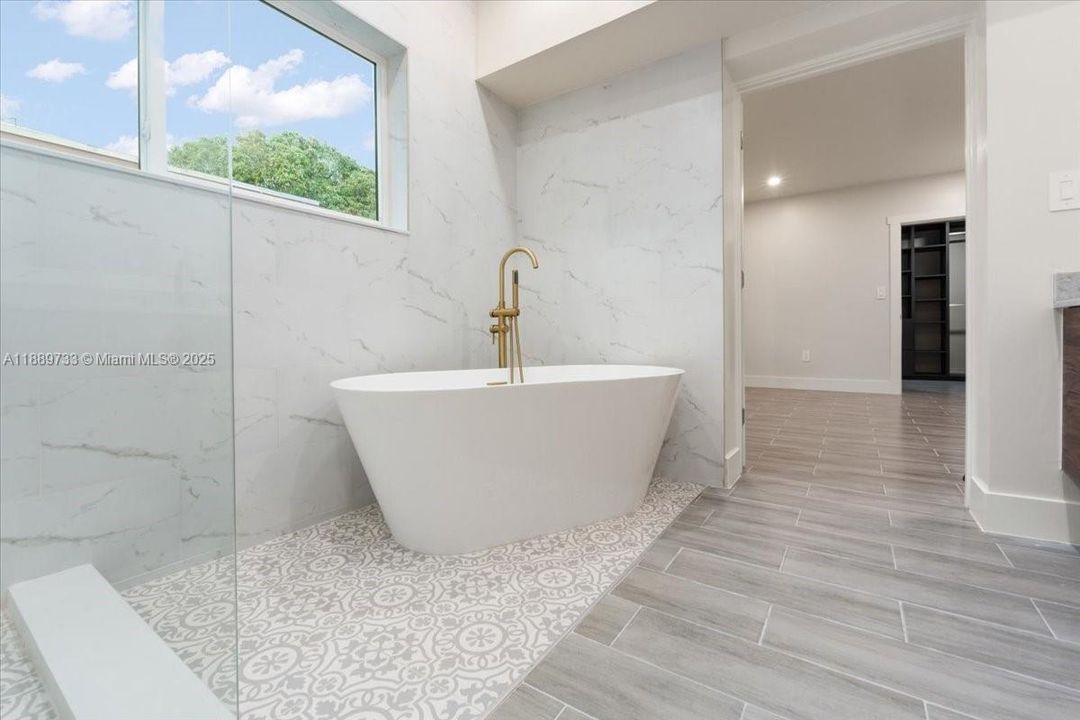 For Sale: $1,285,000 (5 beds, 3 baths, 2579 Square Feet)