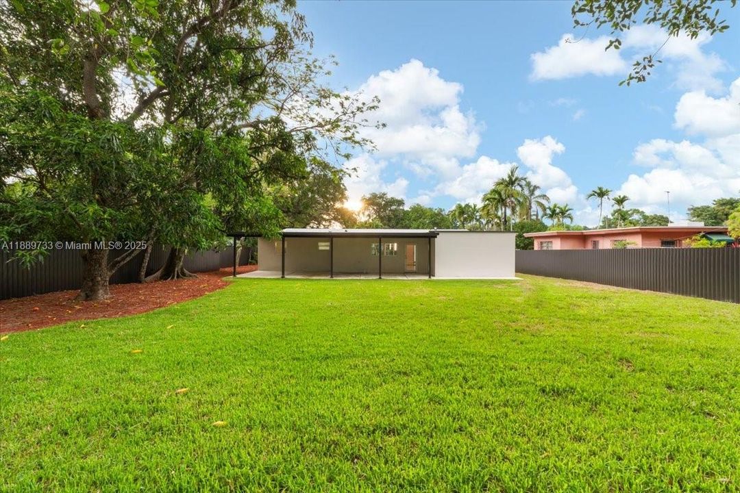 For Sale: $1,285,000 (5 beds, 3 baths, 2579 Square Feet)