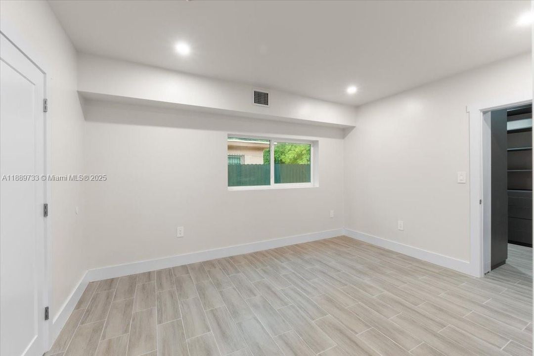 For Sale: $1,285,000 (5 beds, 3 baths, 2579 Square Feet)