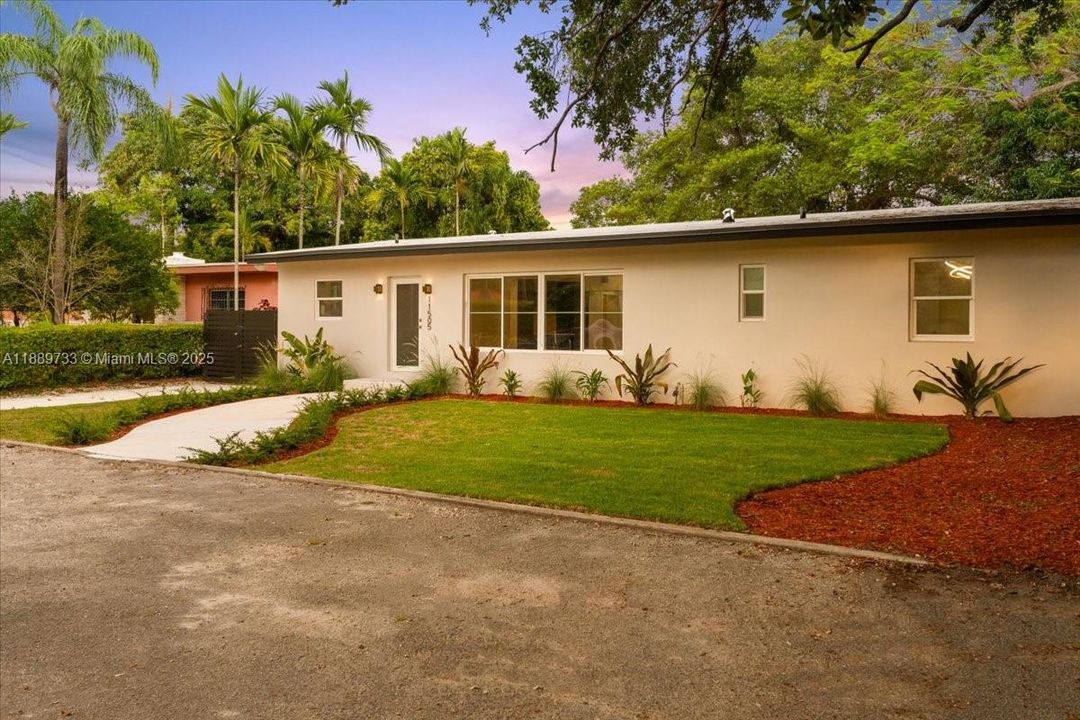 For Sale: $1,285,000 (5 beds, 3 baths, 2579 Square Feet)