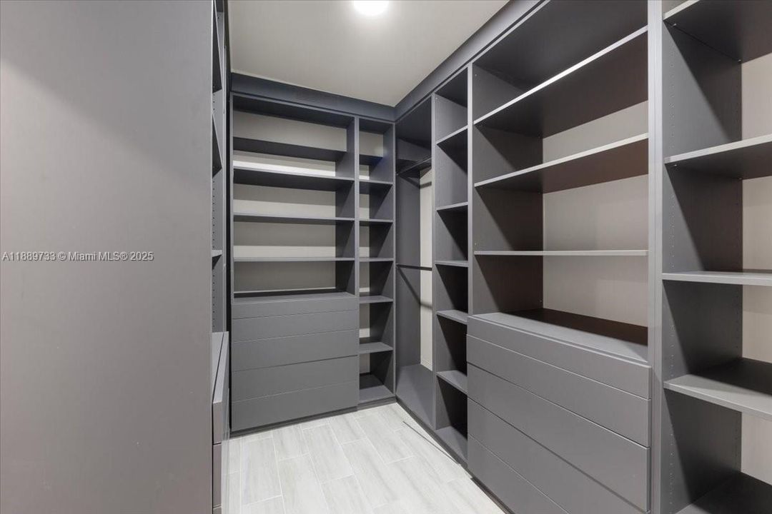 For Sale: $1,285,000 (5 beds, 3 baths, 2579 Square Feet)